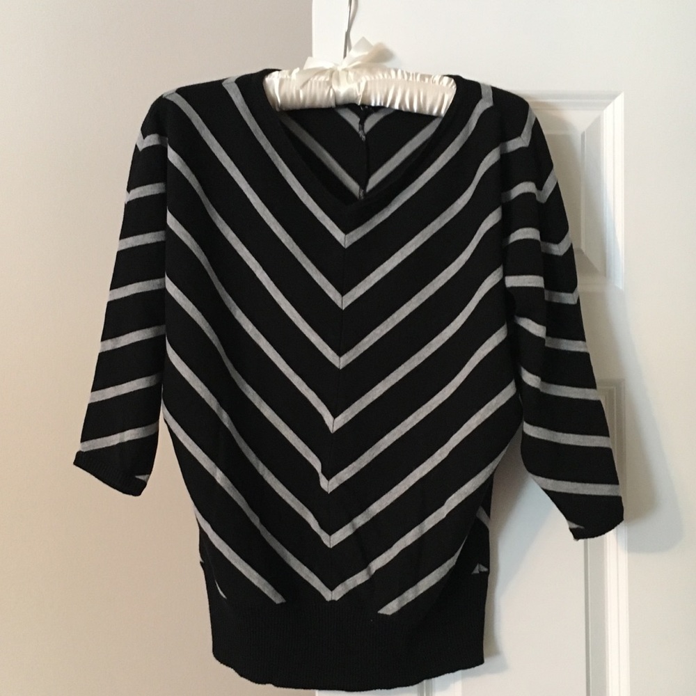 Short-sleeves chevron sweater
